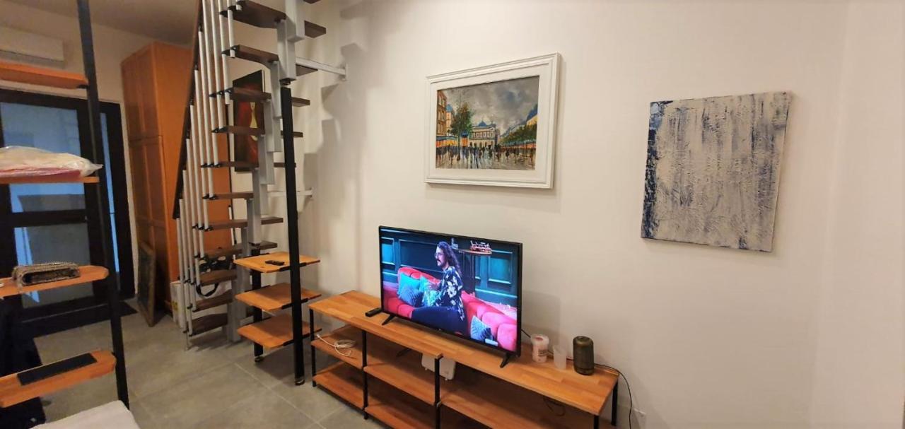 Center Living Apartment