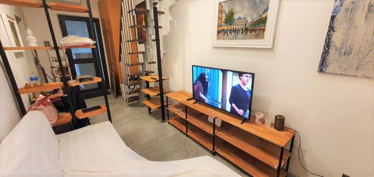 Center Living Apartment