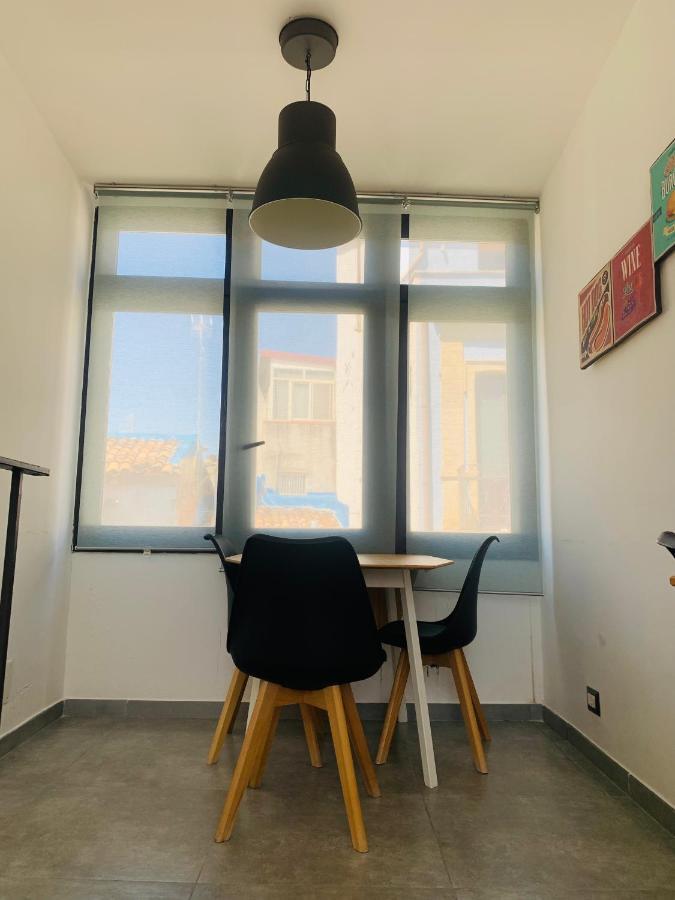 Center Living Apartment *