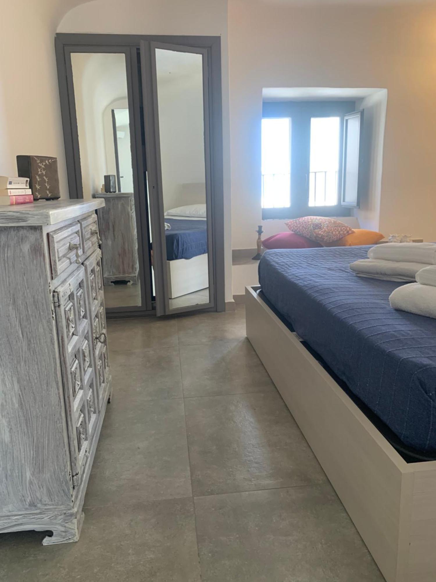 Center Living Apartment